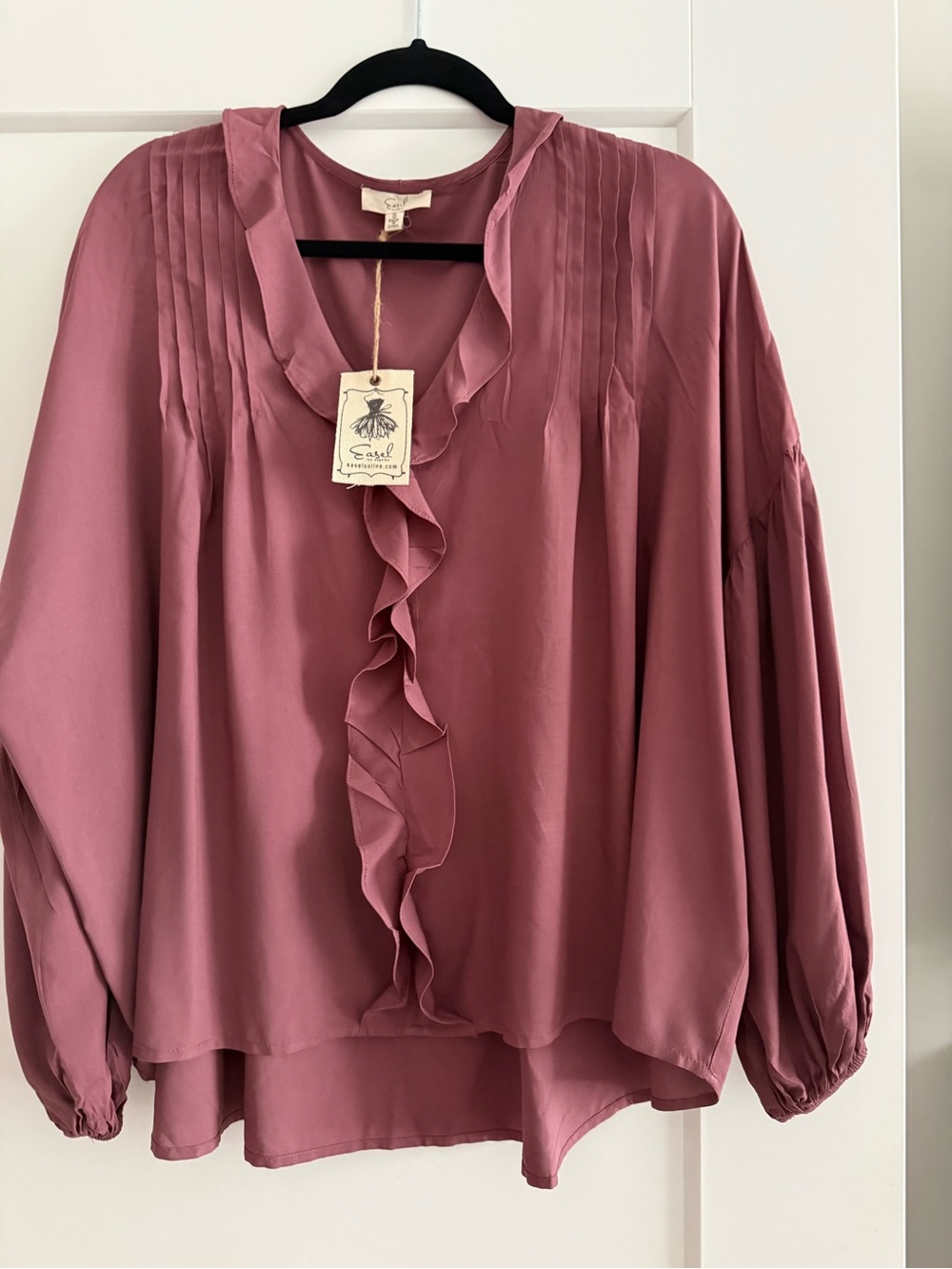 Women's Ruffle V-Neck Blouse Easel NWT   - Dusty Rose